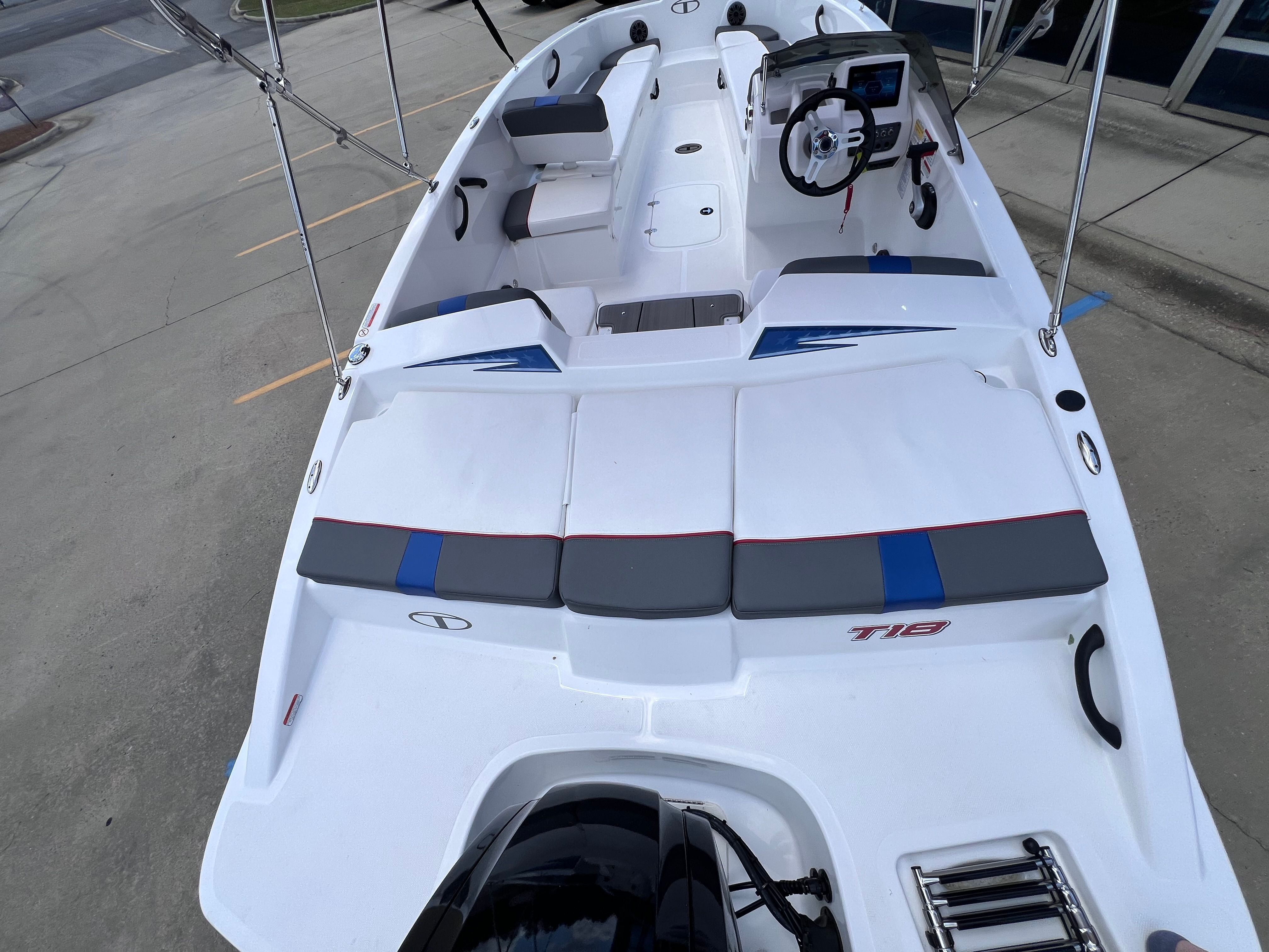 2024 TAHOE T18 - Image 14