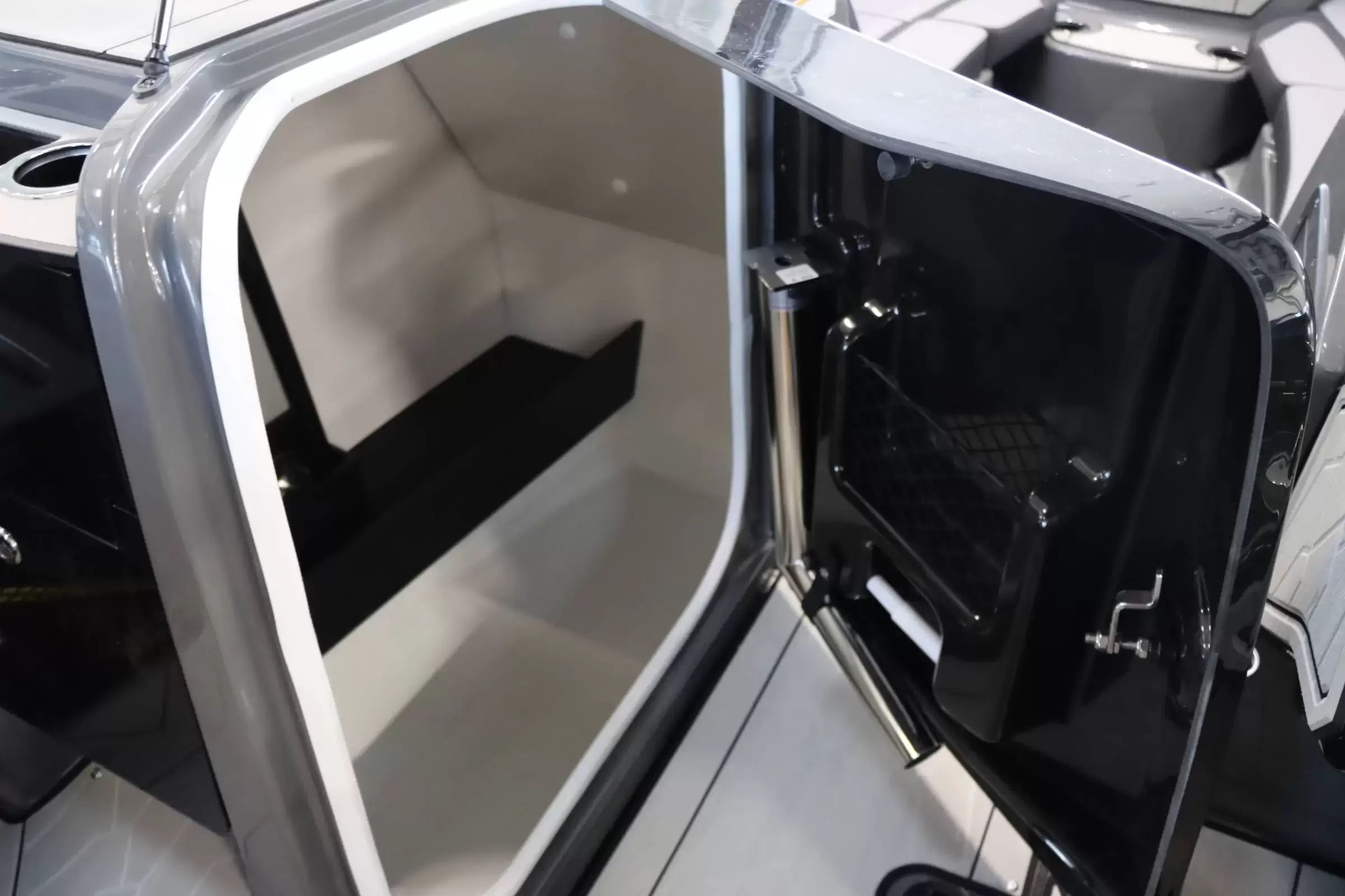 2025 Yamaha Boats 255XE - 11