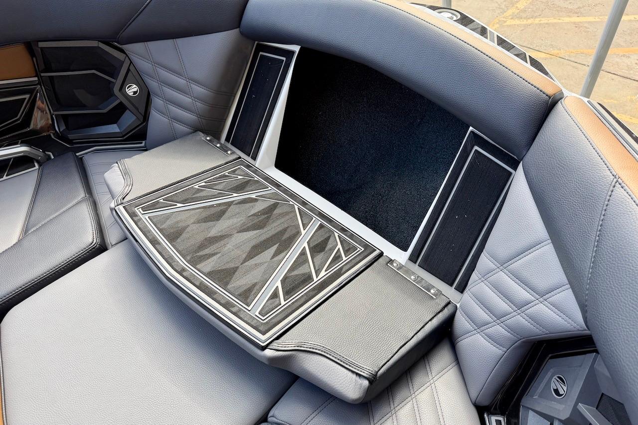2025 Tigé Ultré 25ZX interior seating with modern design and premium materials.