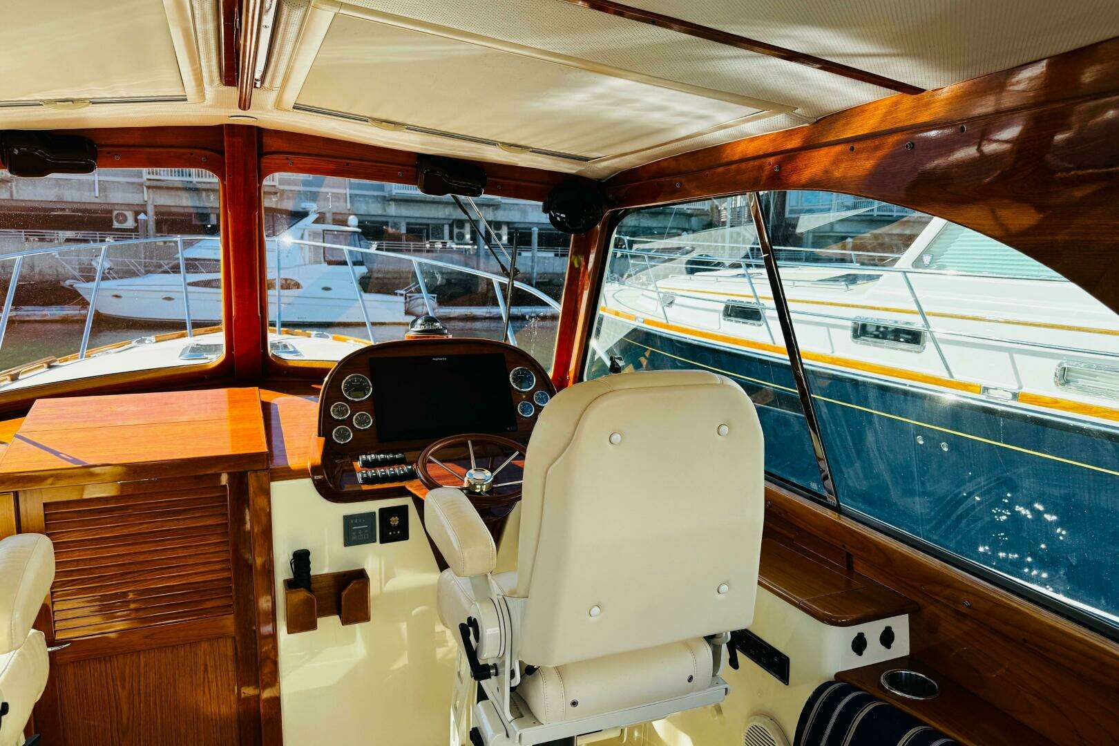 2012 Hinckley Picnic Boat MKIII - Image 29