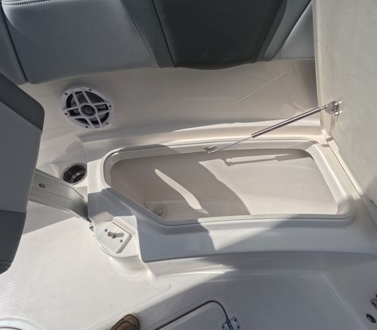 2026 Robalo Center Console R230 In Stock Trailer Included - 18