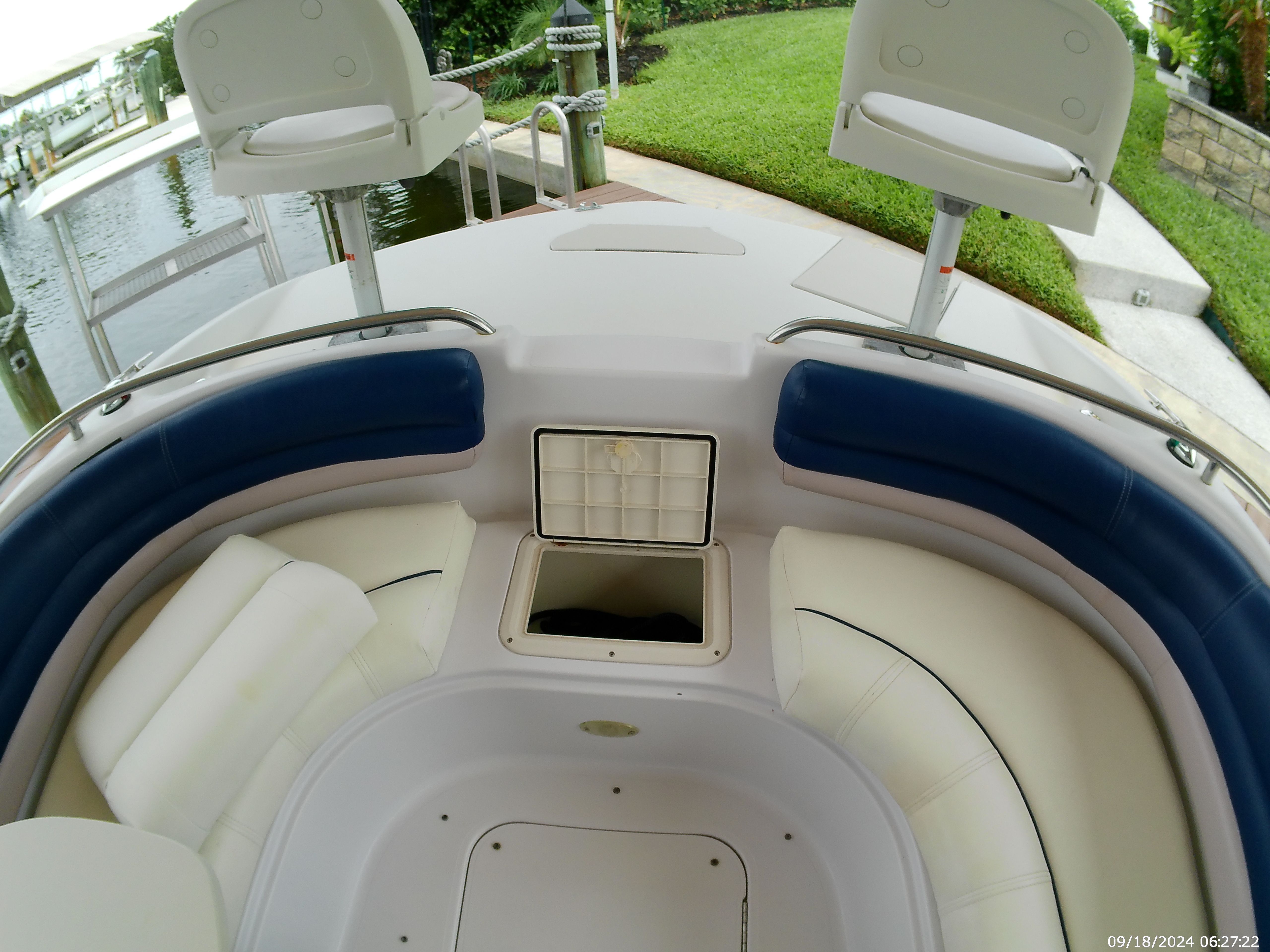 2000 Godfrey / Hurricane Sundeck 237 I/O - 28