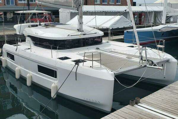 2026 Lagoon 38 Owner's Version