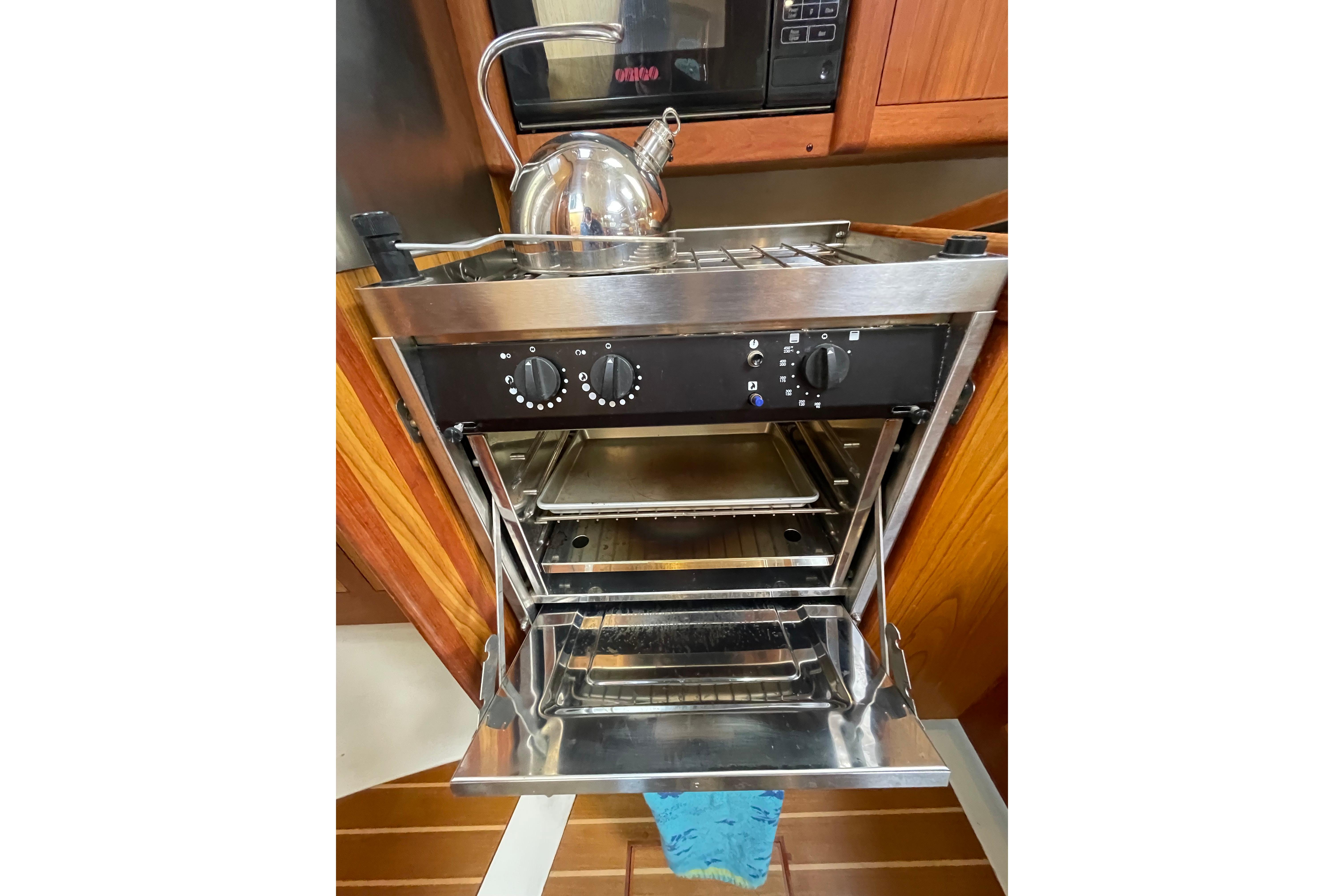 Stainless steel oven with kettle in a 2000 Hunter 340 yacht kitchen.