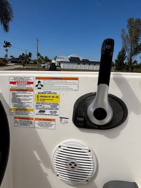 2019 Bayliner Element E16 - 11