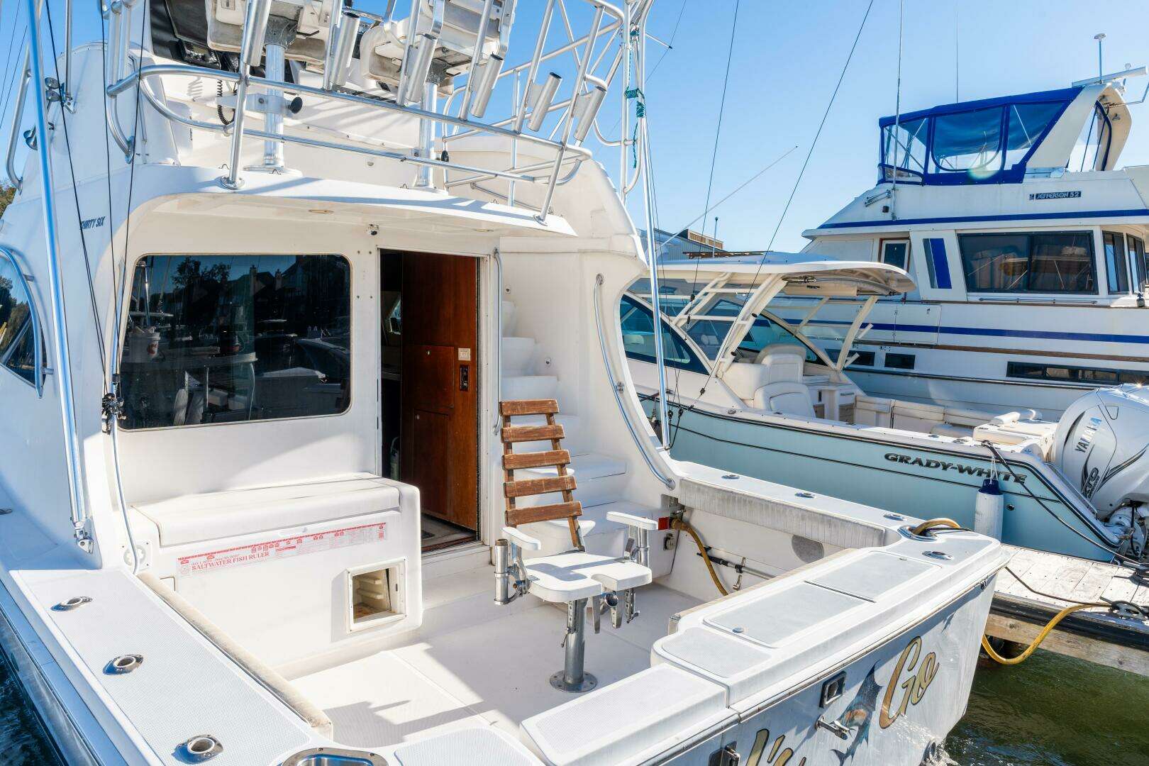 2004 Luhrs Convertible - Image 11