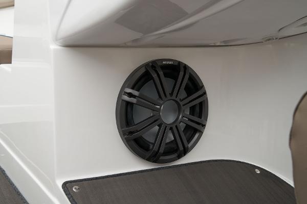 2025 Tahoe 210 S - 30
