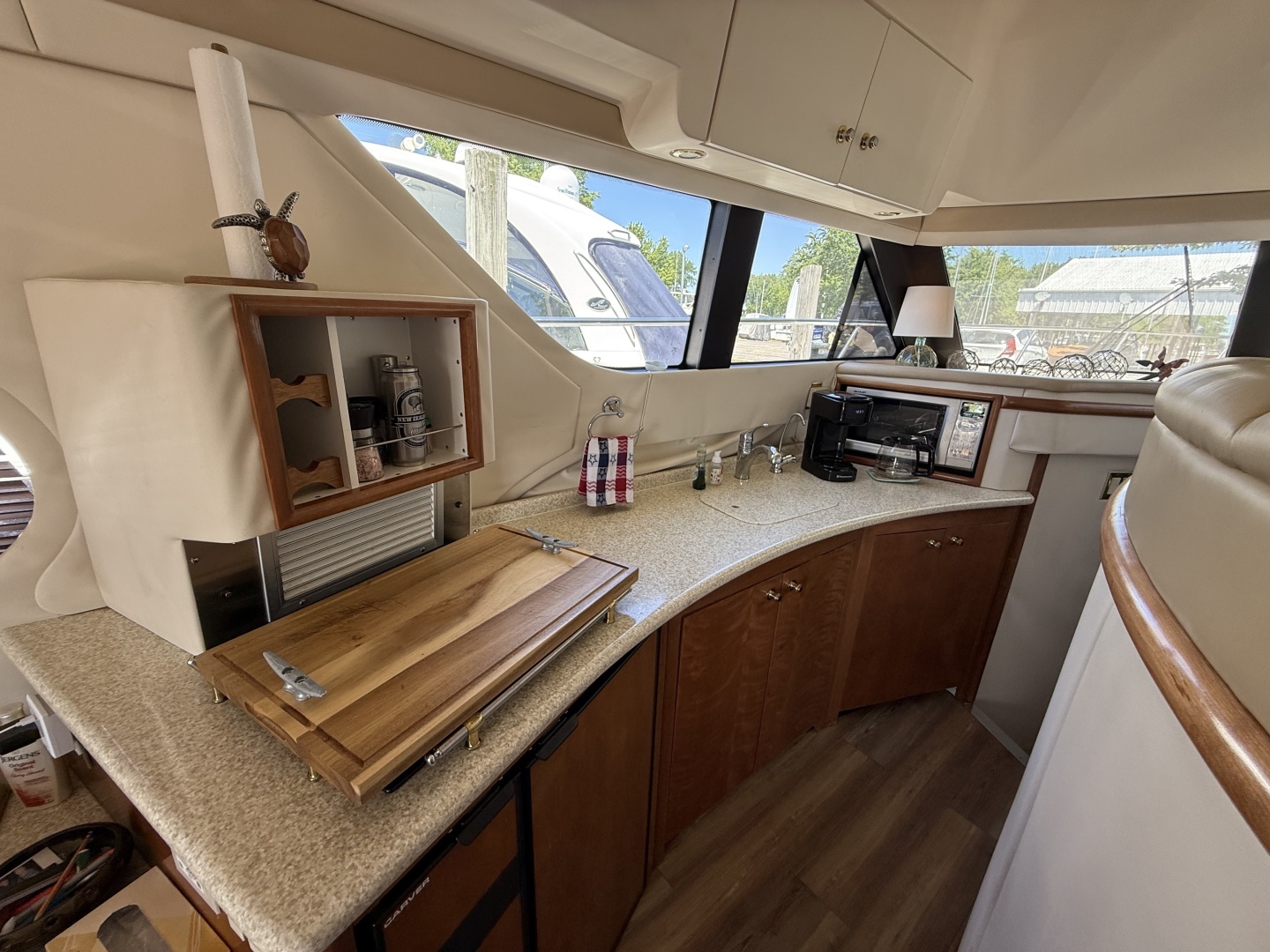 1999 Carver 450 Voyager - Image 32