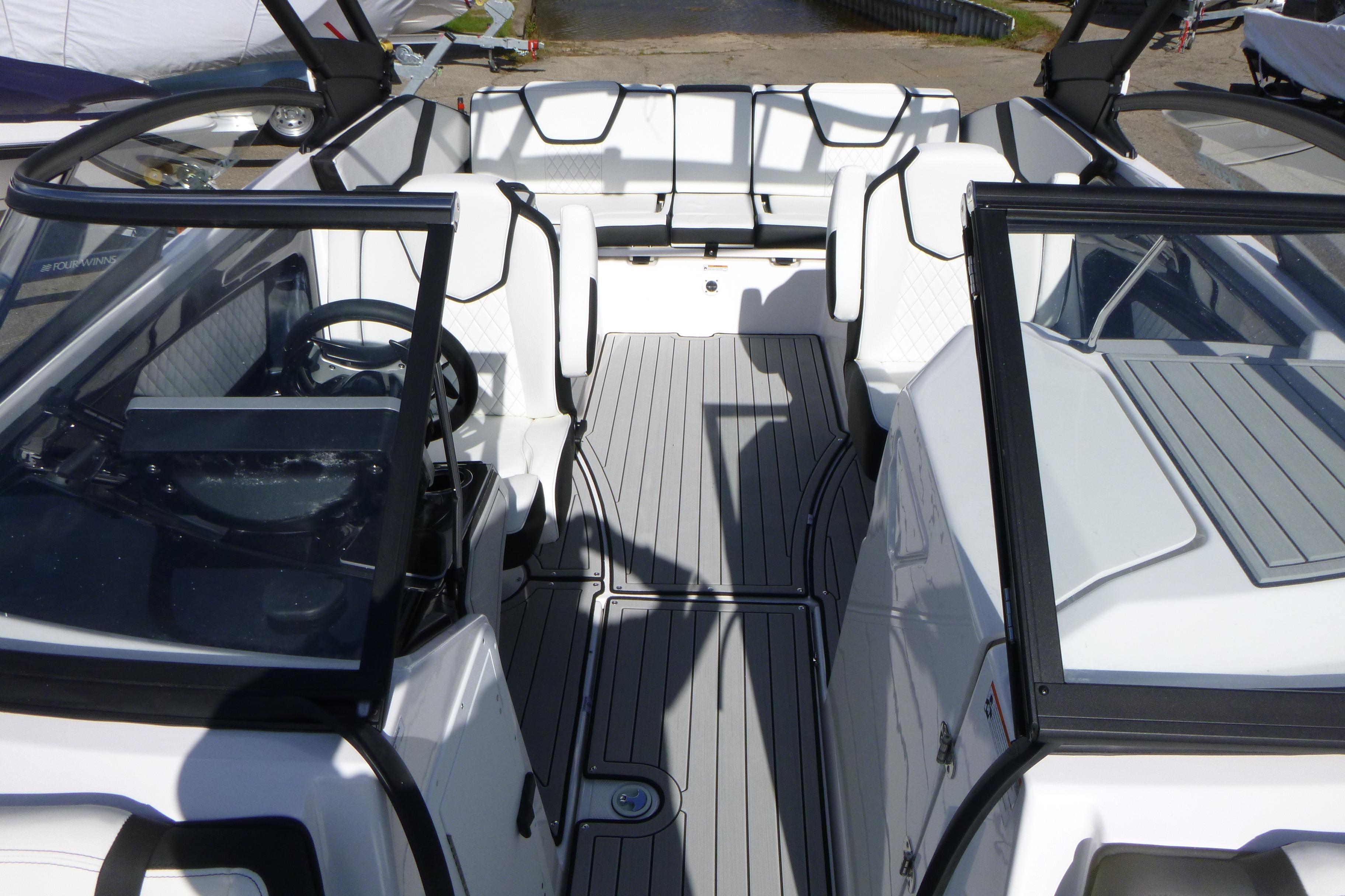 2026 Yamaha Boats 252SD interior with sleek design and modern seating arrangement.
