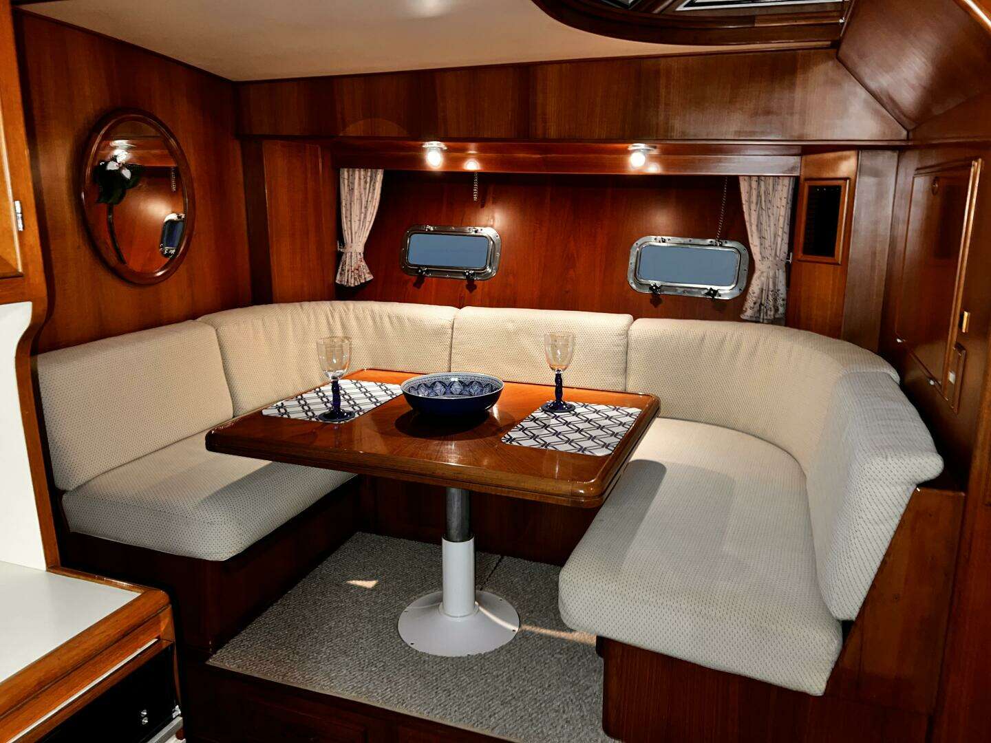 1989 Hi-Star 48 Sundeck - Image 32
