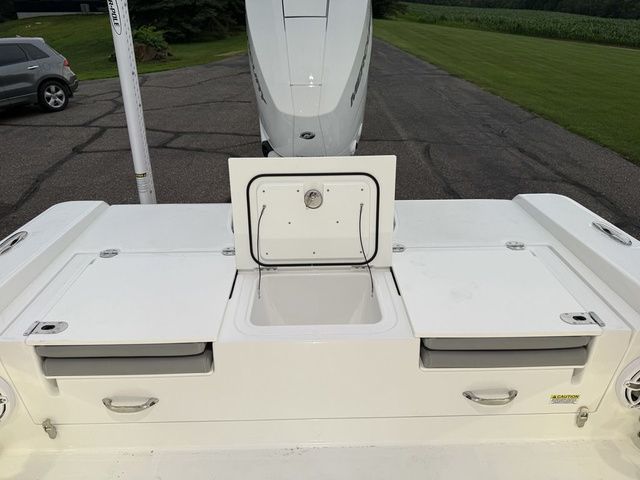 2026 Everglades 253 Center Console - 9