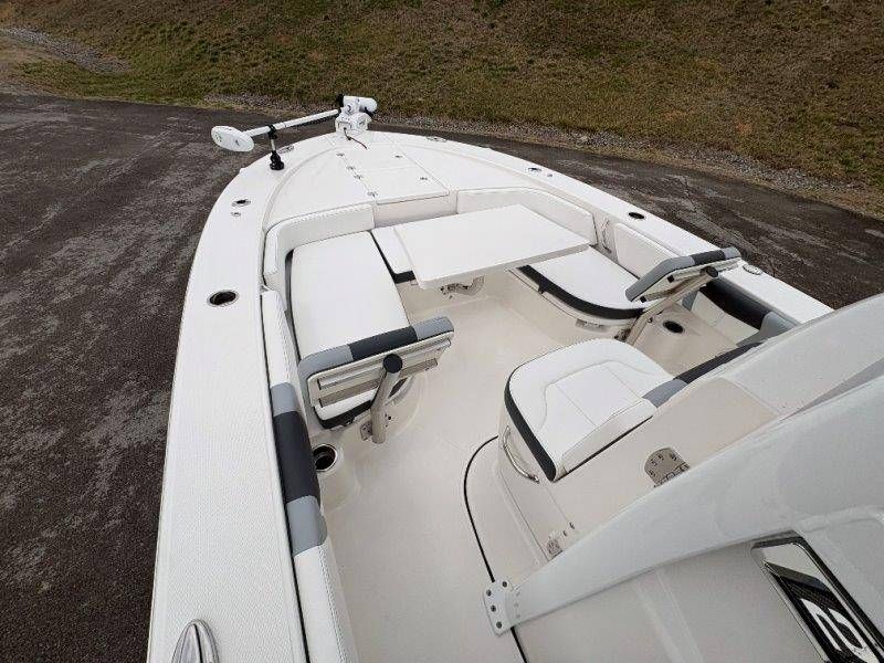 2026 Robalo 246 Cayman - 66