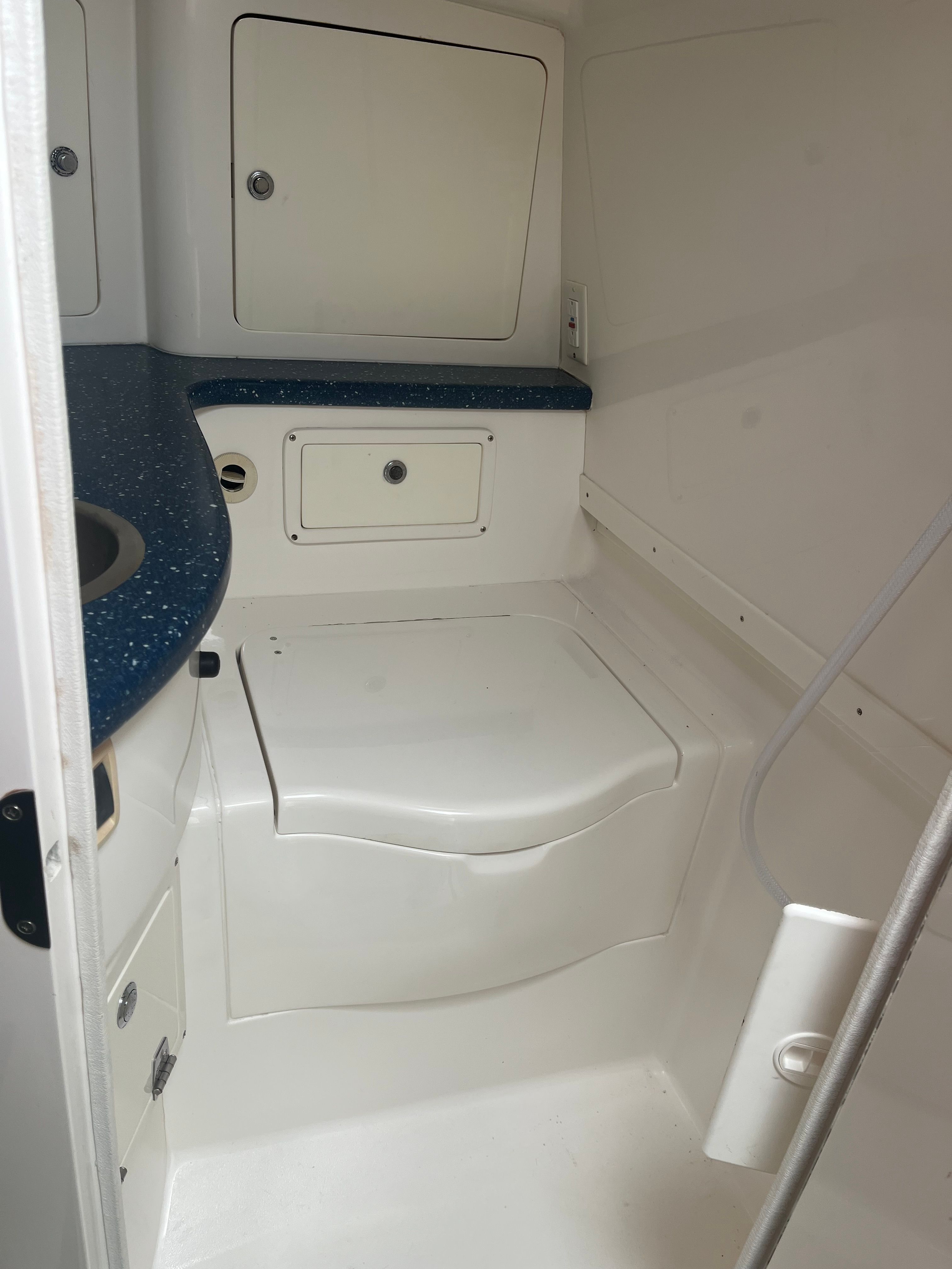 2007 Intrepid 310 - 10