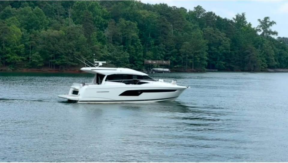 2023 Prestige 520S