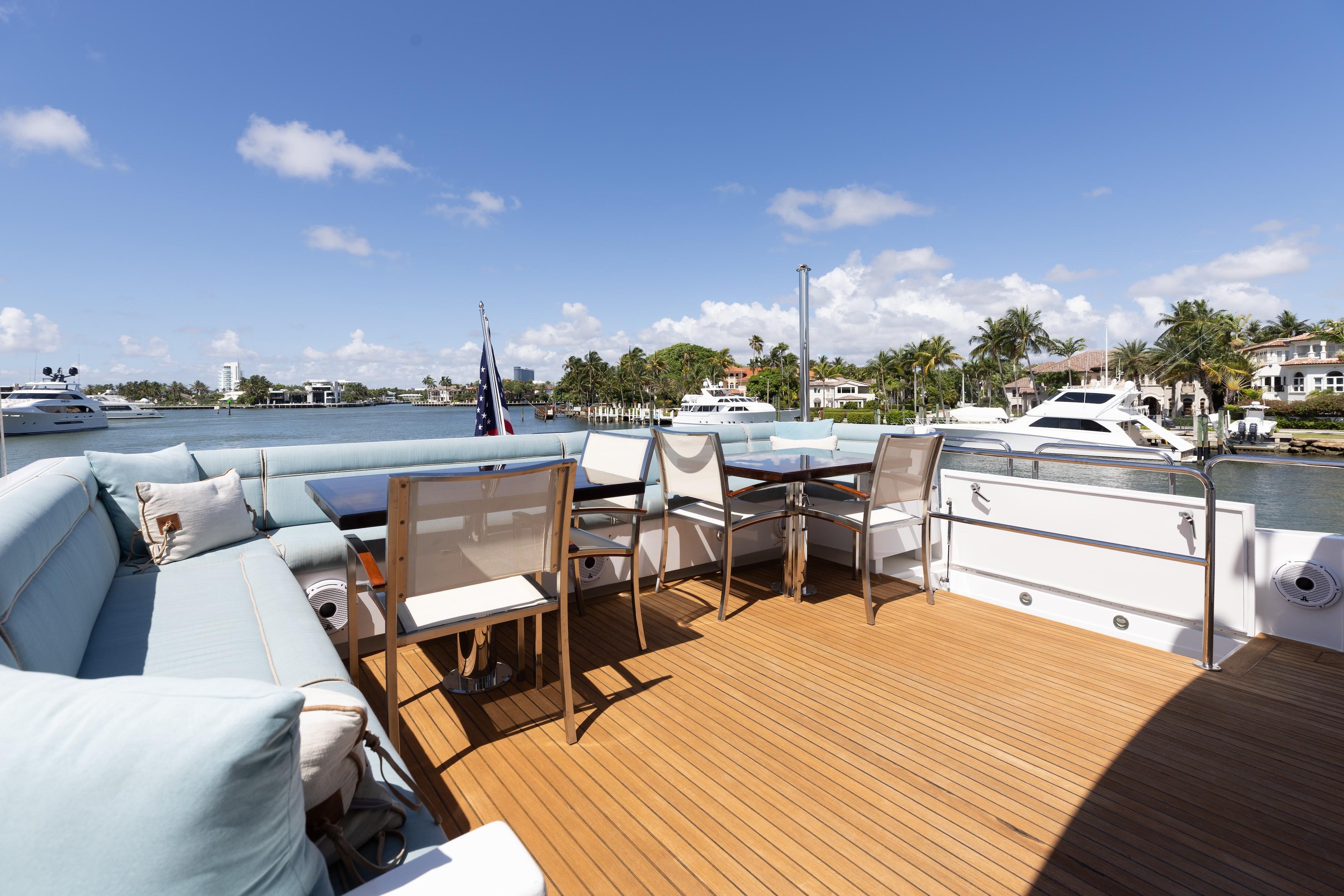 2014 Hatteras 80 Motor Yacht - 60