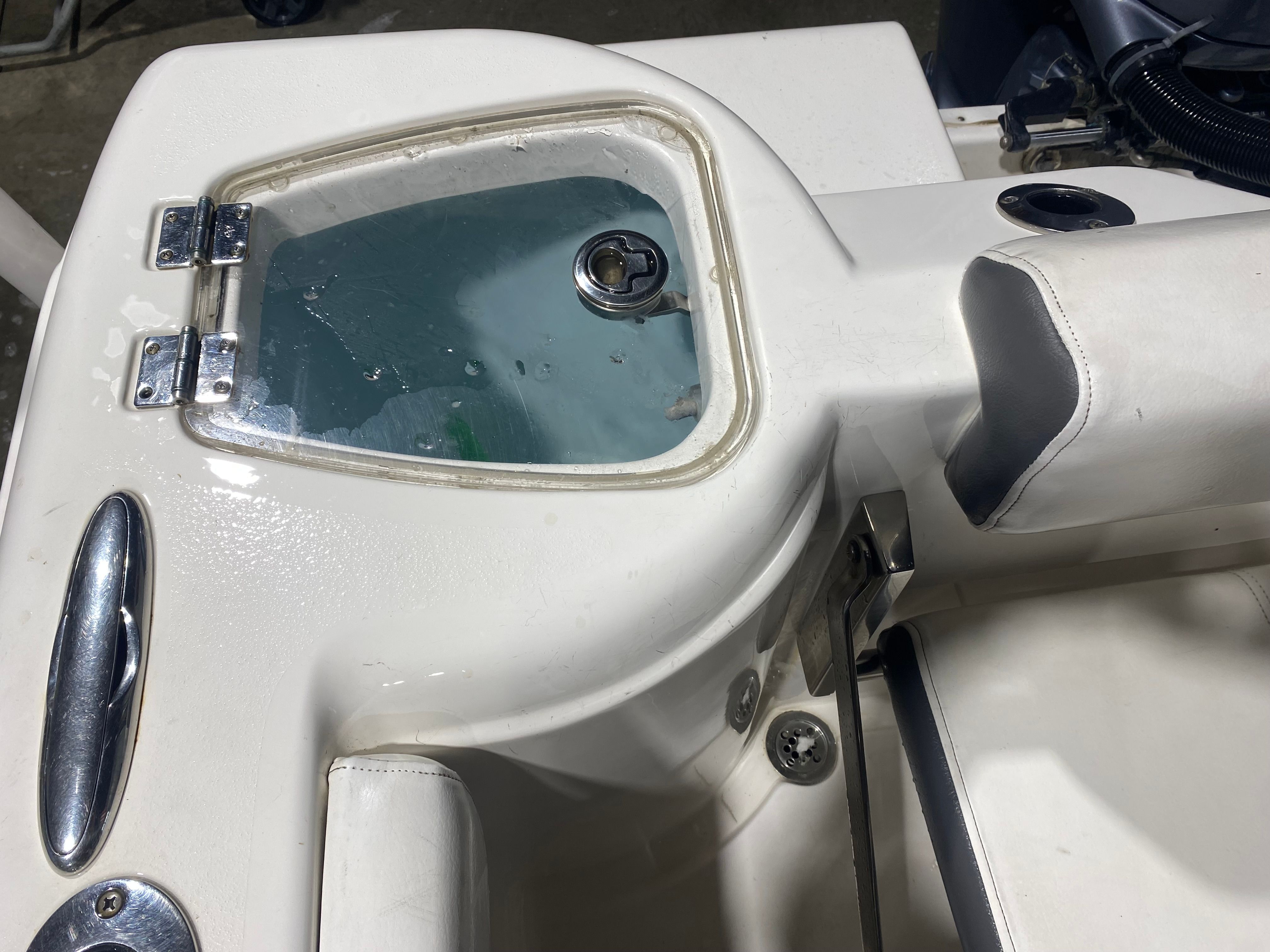 Tidewater 220 CC Adventure 2015 boat with livewell detail view.