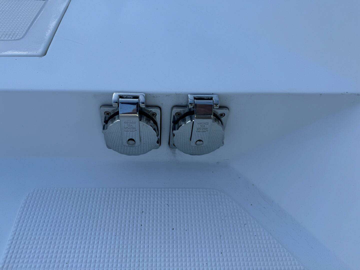 2004 Altima 55 Pilothouse - Image 8