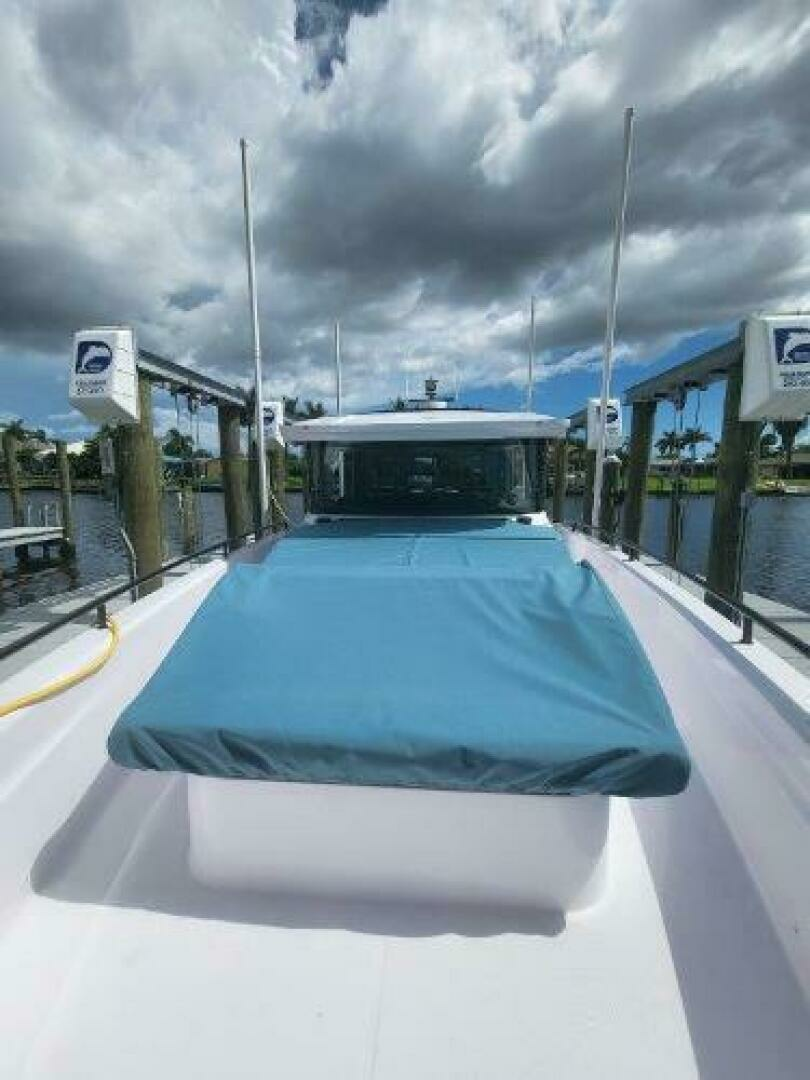 2024 Axopar 37 XC CROSS CABIN - Image 19