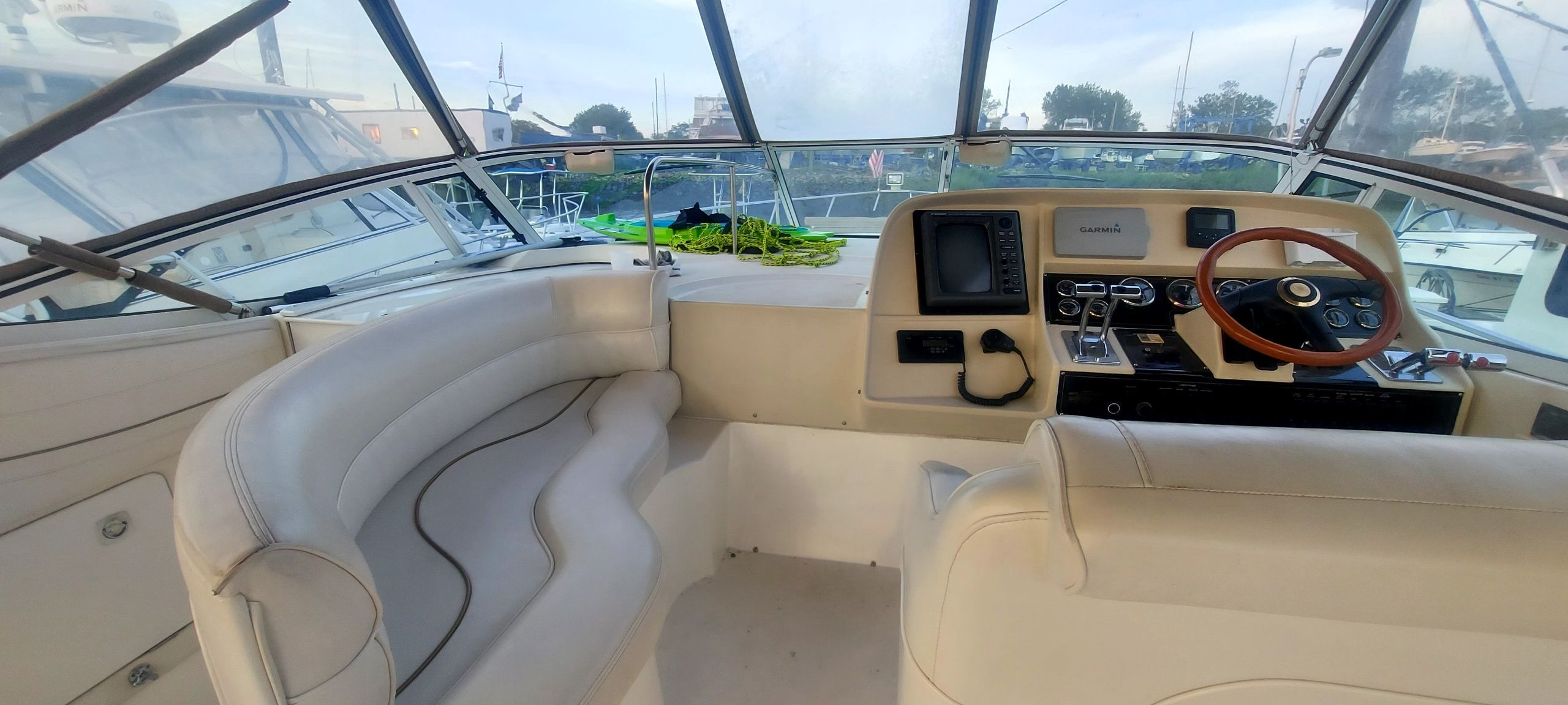 2000 Cruisers Yachts 3575 Express - 5