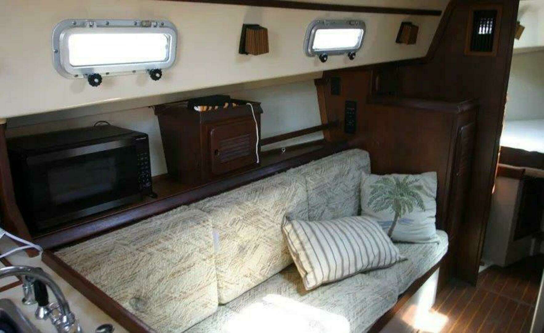 1986 Island Packet 31 - Image 5
