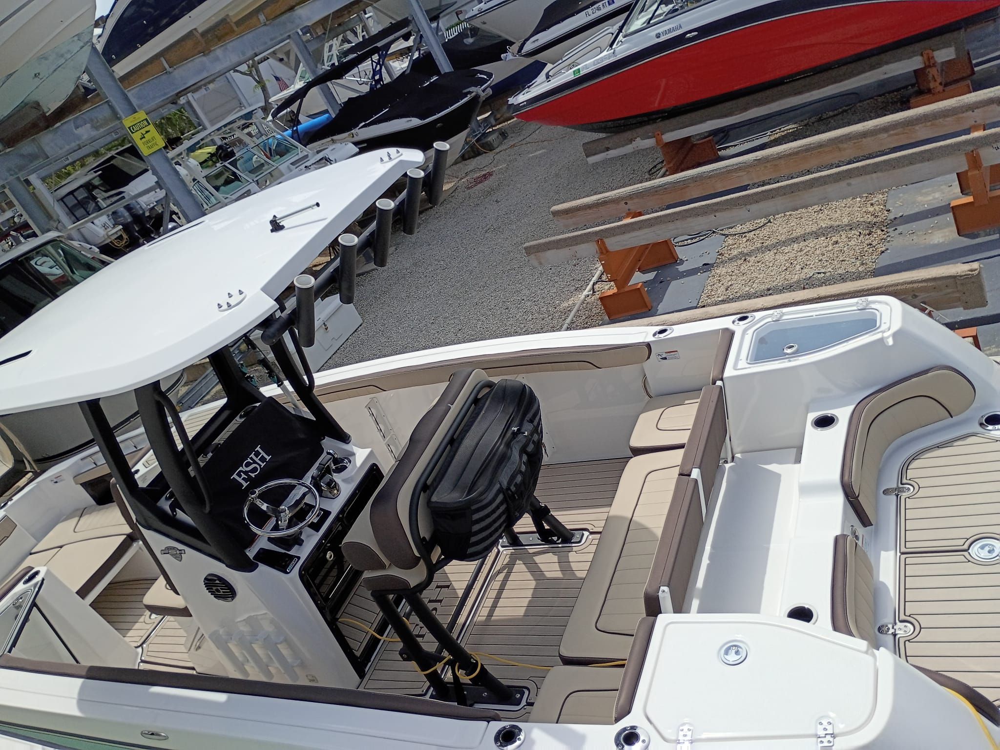 2025 Yamaha Boats 255 FSH Sport H - 5