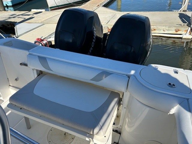 2006 Boston Whaler 240 Outrage - 13