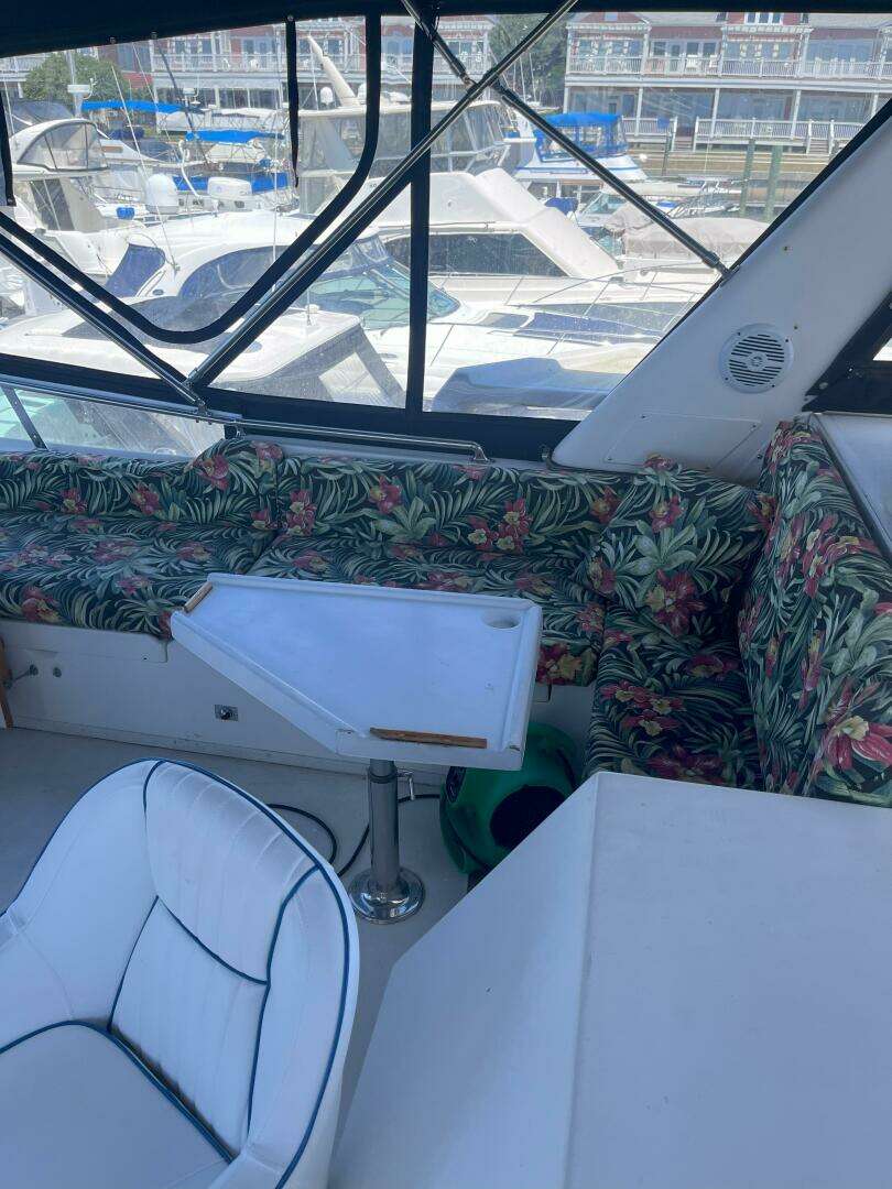 1990 Jefferson 43 Sundeck - Image 14