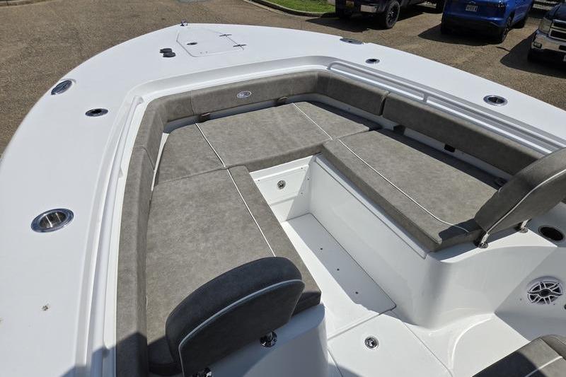 2027 Sea Hunt Ultra 275 SE boat with spacious seating and modern design.