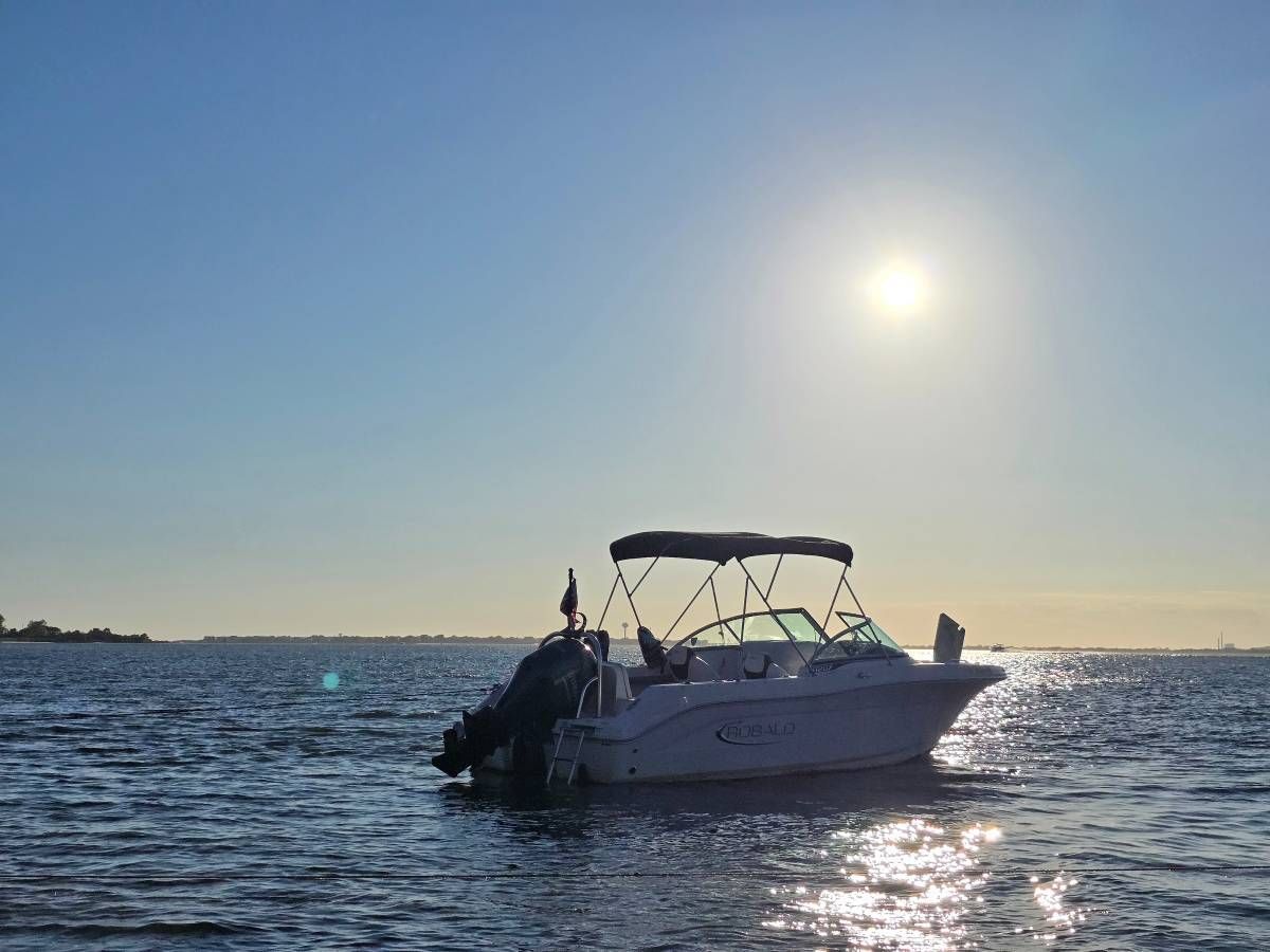 2021 Robalo R207 Dual Console - 2