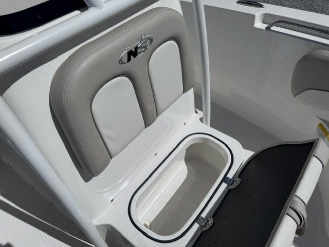 Seating area of NauticStar 25 XS boat, year 2015.