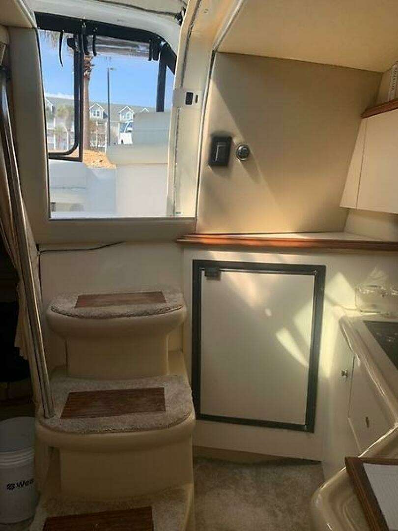 2003 Cruisers Yachts 3372 Express - Image 31