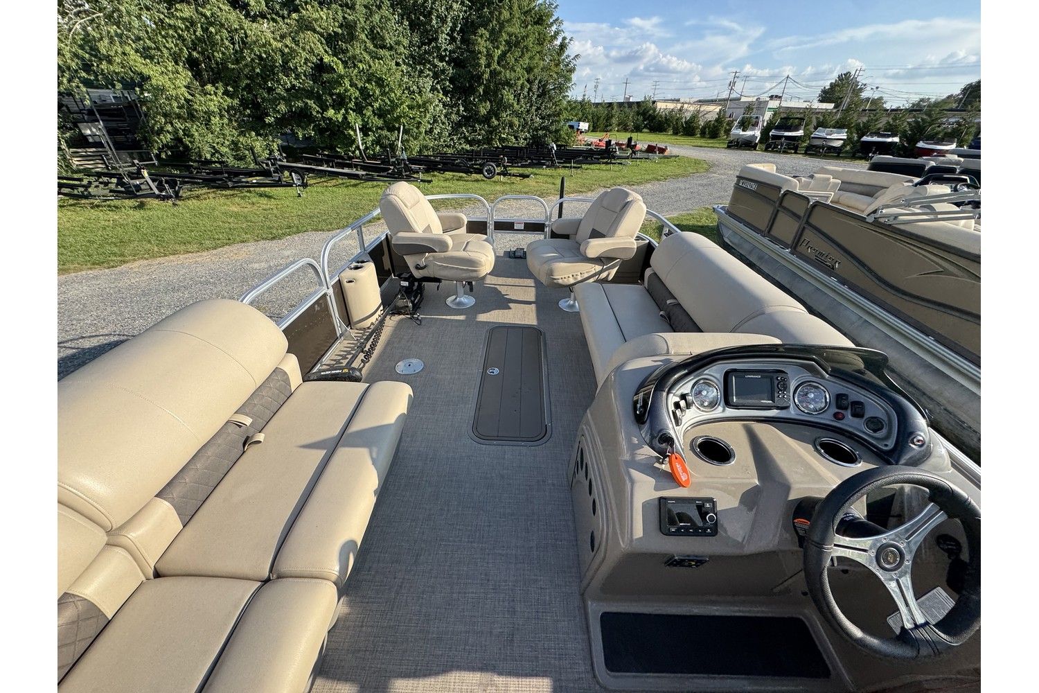 2023 Sun Tracker Sportfish 24 XP3 - 38