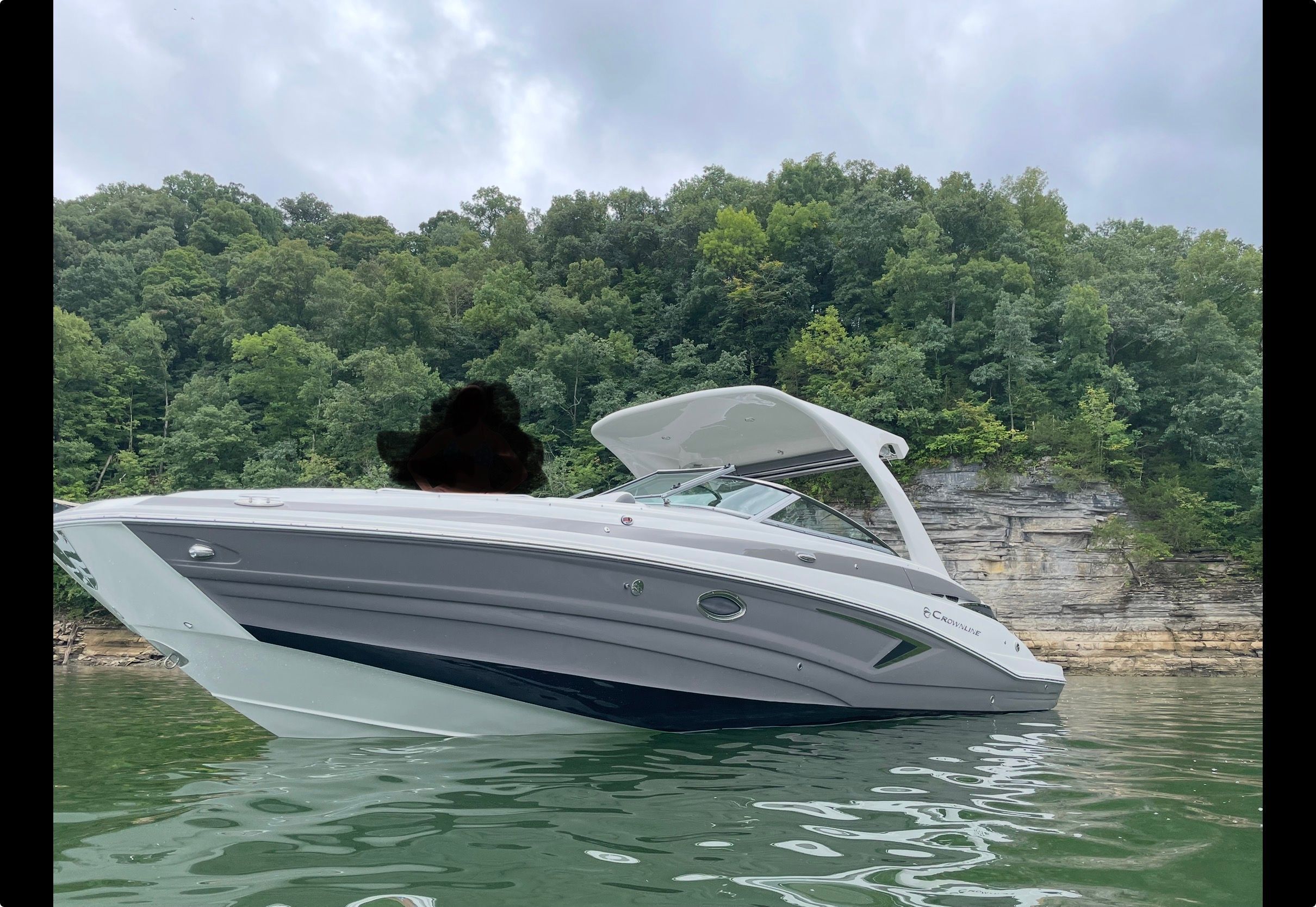 2021 Crownline E305