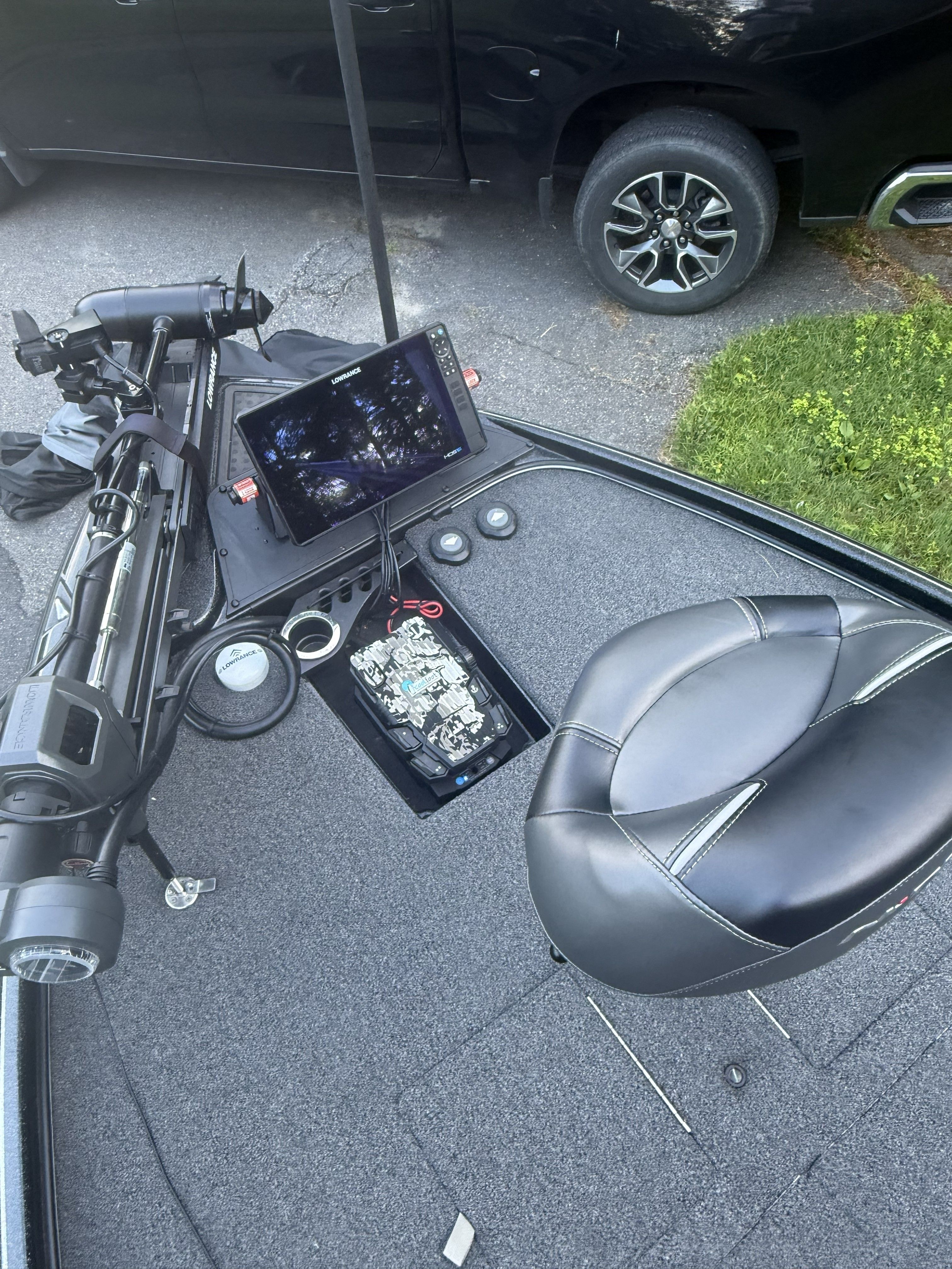Bow deck of a Nitro Z21 XL Pro with seat and electronics.