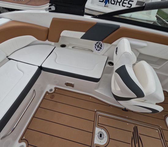 2026 Chaparral 23 SSi OB In stock Trailer included - 16