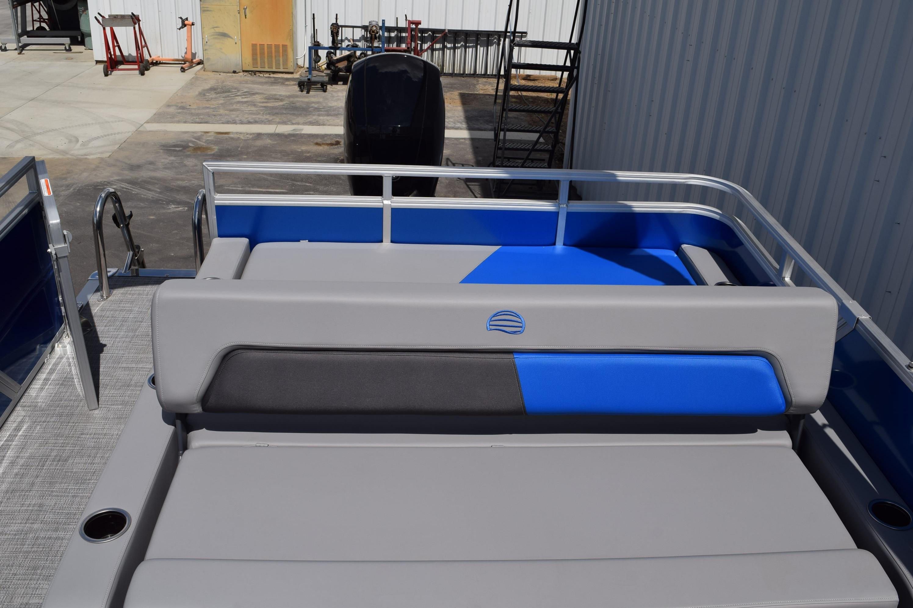 2026 Sun Tracker Party Barge 22 RF DLX with sleek seating and modern design.