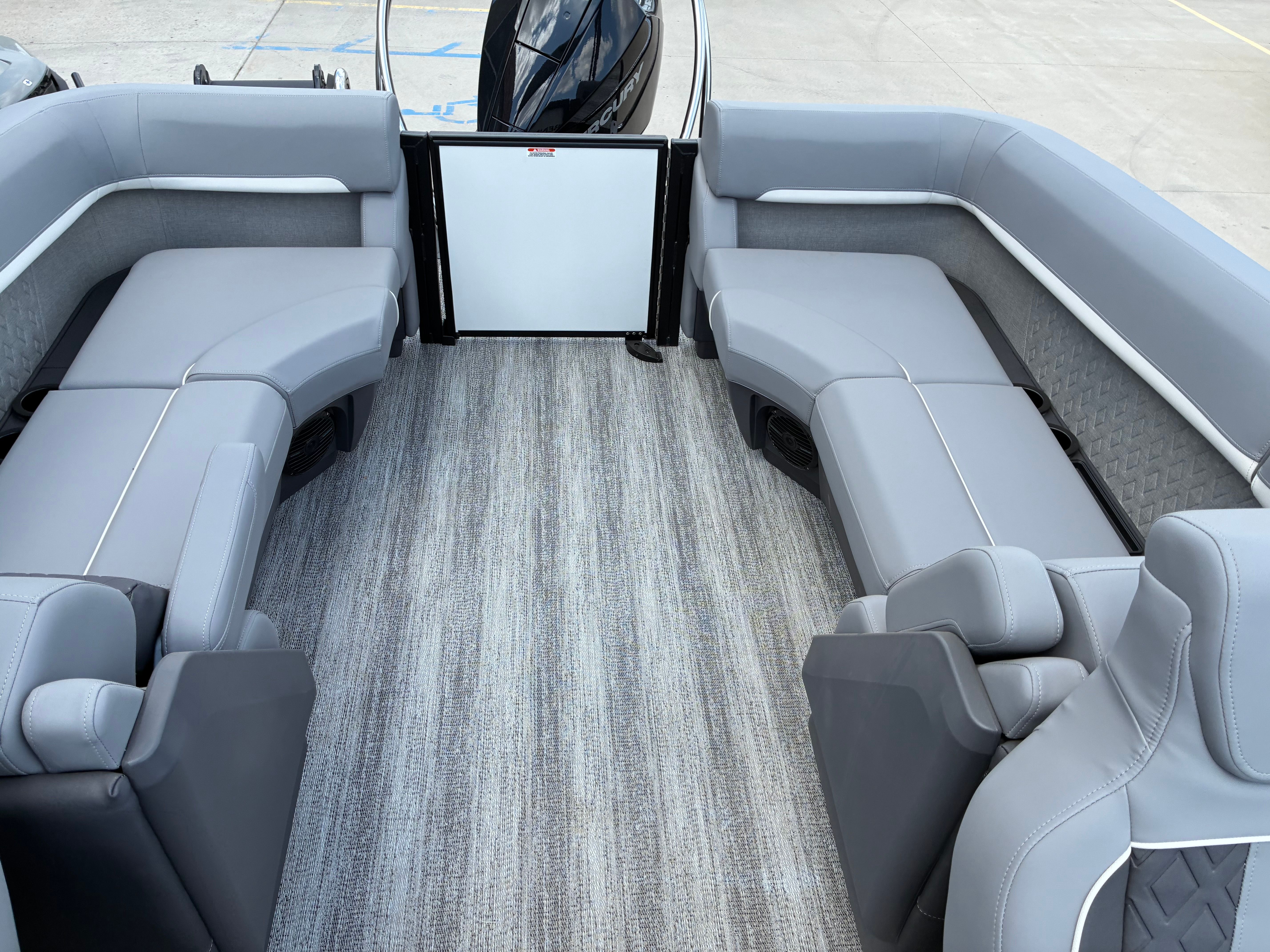 2026 Bennington 24 M Fastback - Quad Bench - 13