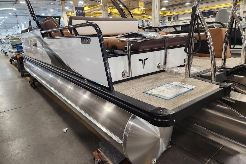 2026 Avalon 23 LSZ VRB Windshield