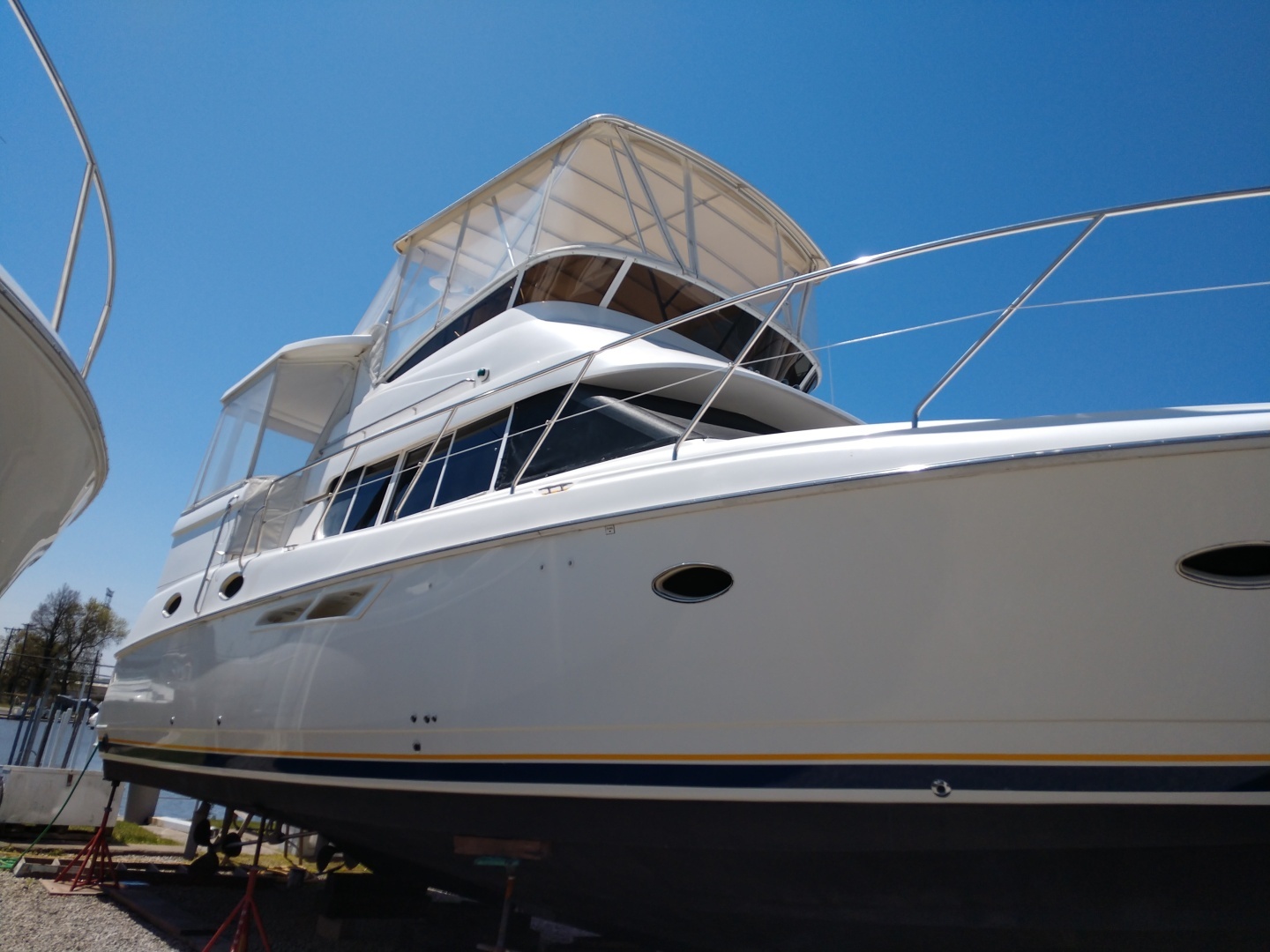 1999 Silverton 422 - Image 9