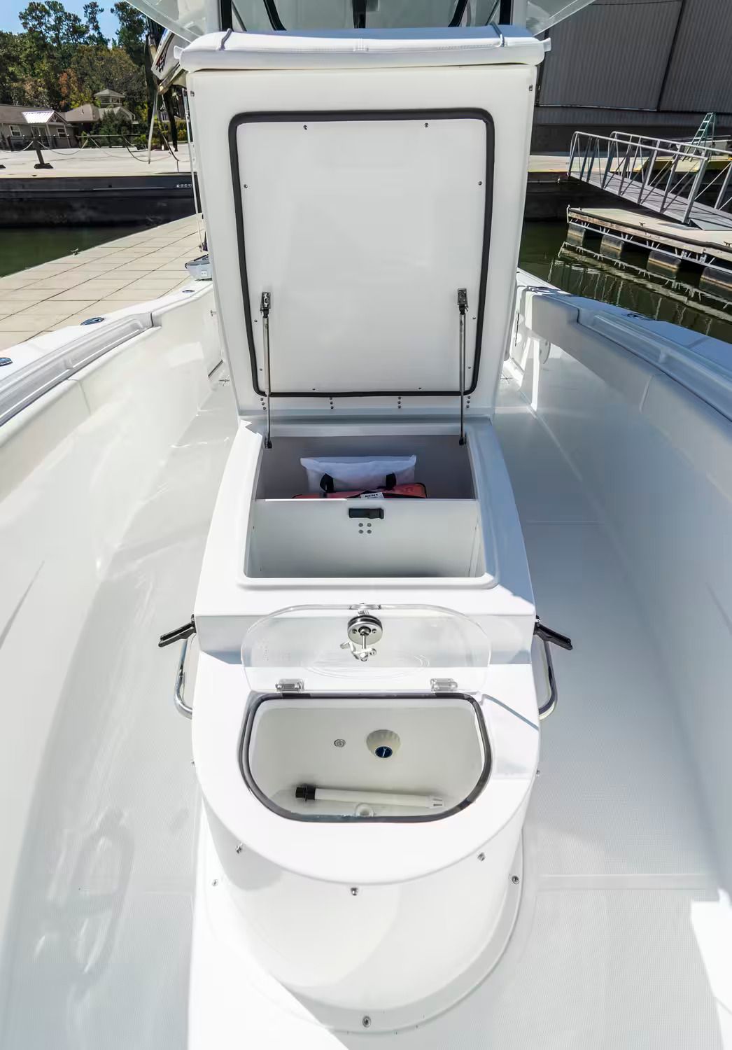 2027 Sea Hunt Gamefish 28 Coffin Box - 11