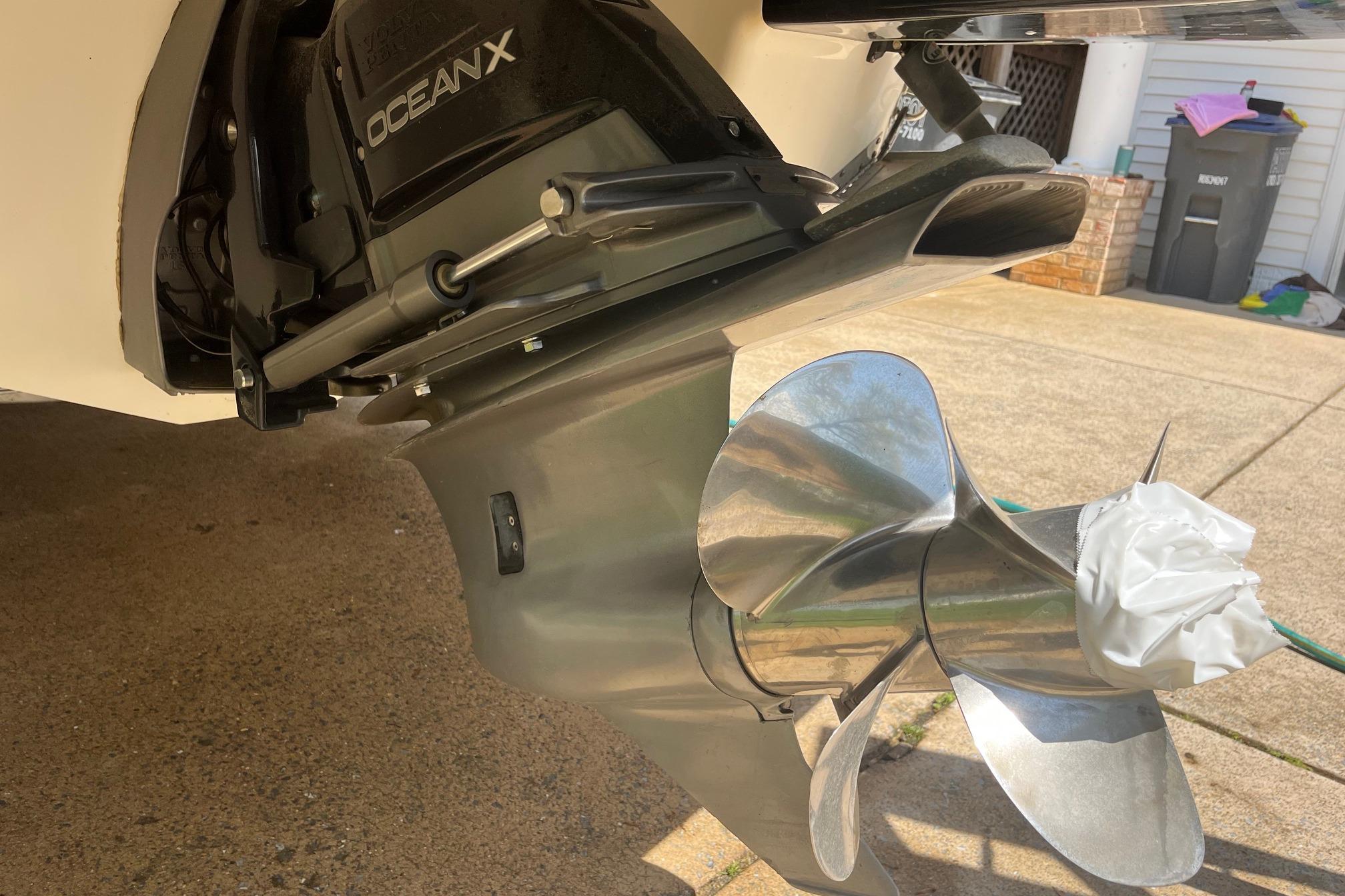 2009 Chaparral Sunesta 284 boat propeller and OceanX drive system close-up.