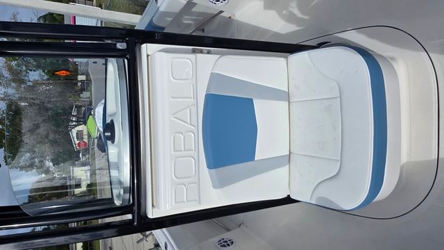 2026 Robalo R230 Center Console - 14