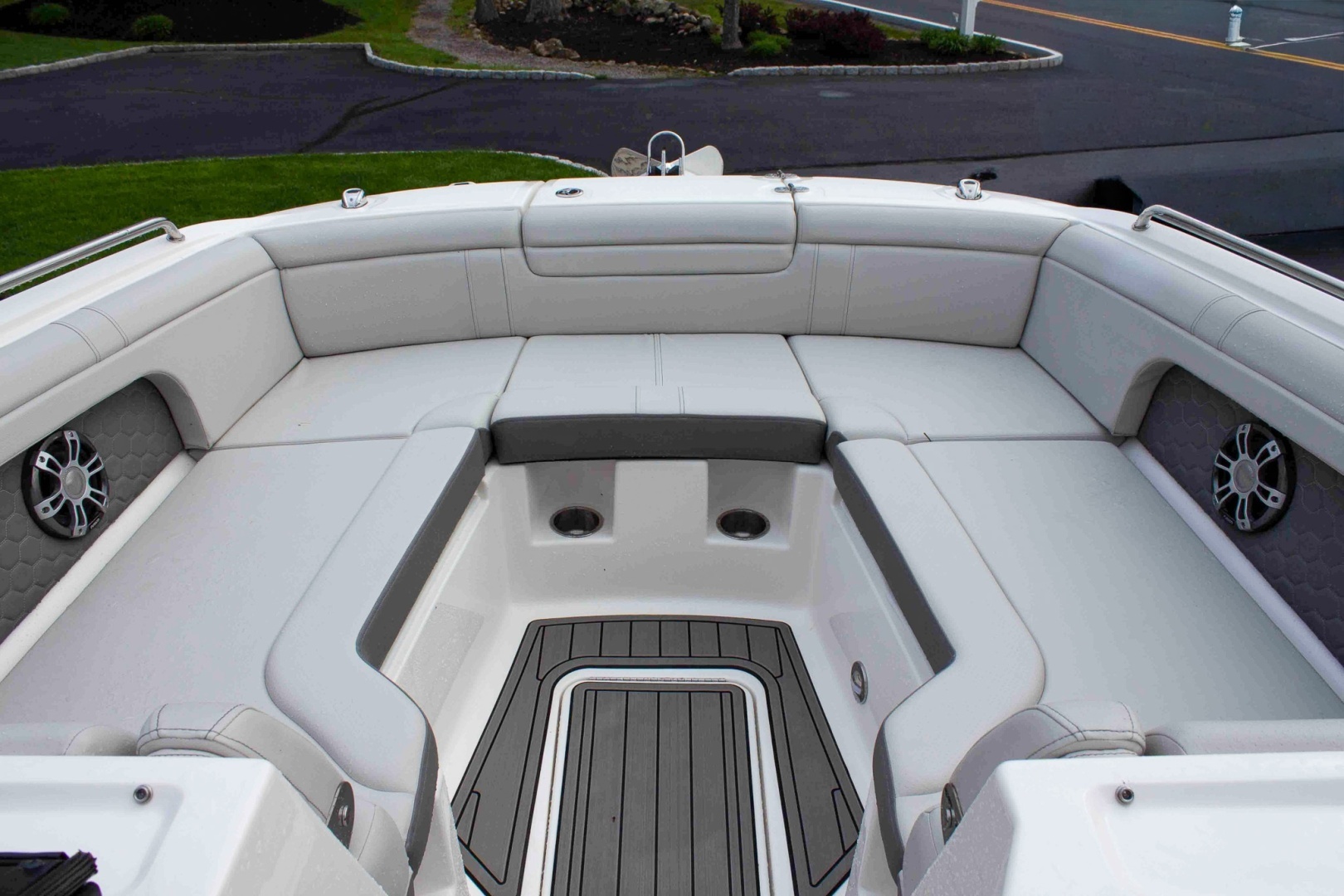 2024 Sea Ray SDX 290 - Image 11