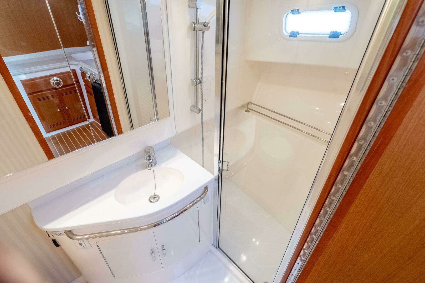 2007 Cabo 40 Express - Image 26