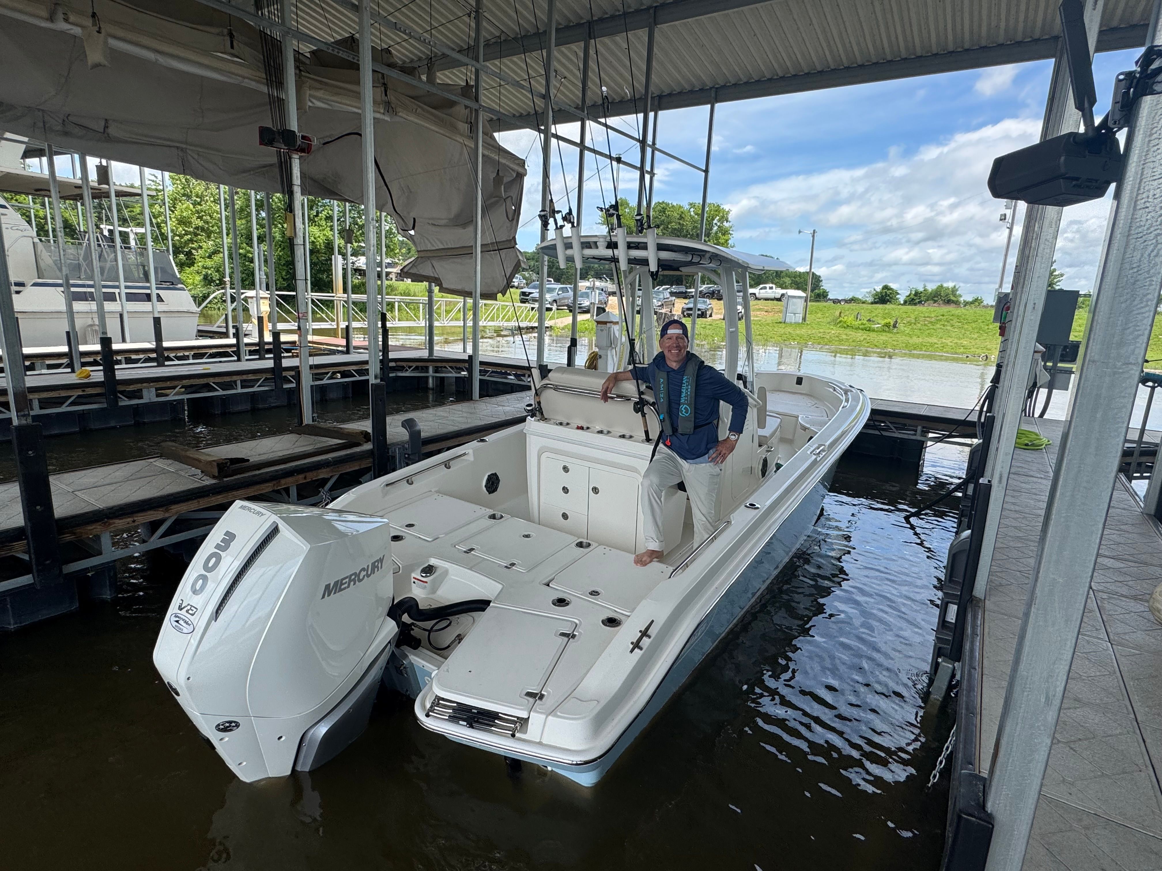 2025 Boston Whaler 250 Dauntless - 8