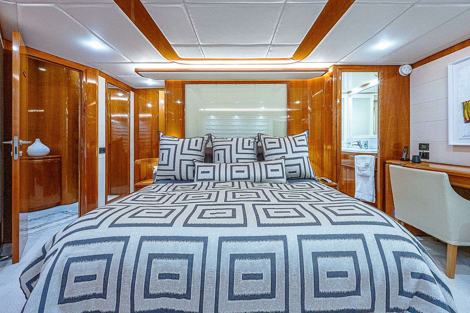 2006 Ferretti Yachts 830 - Image 88
