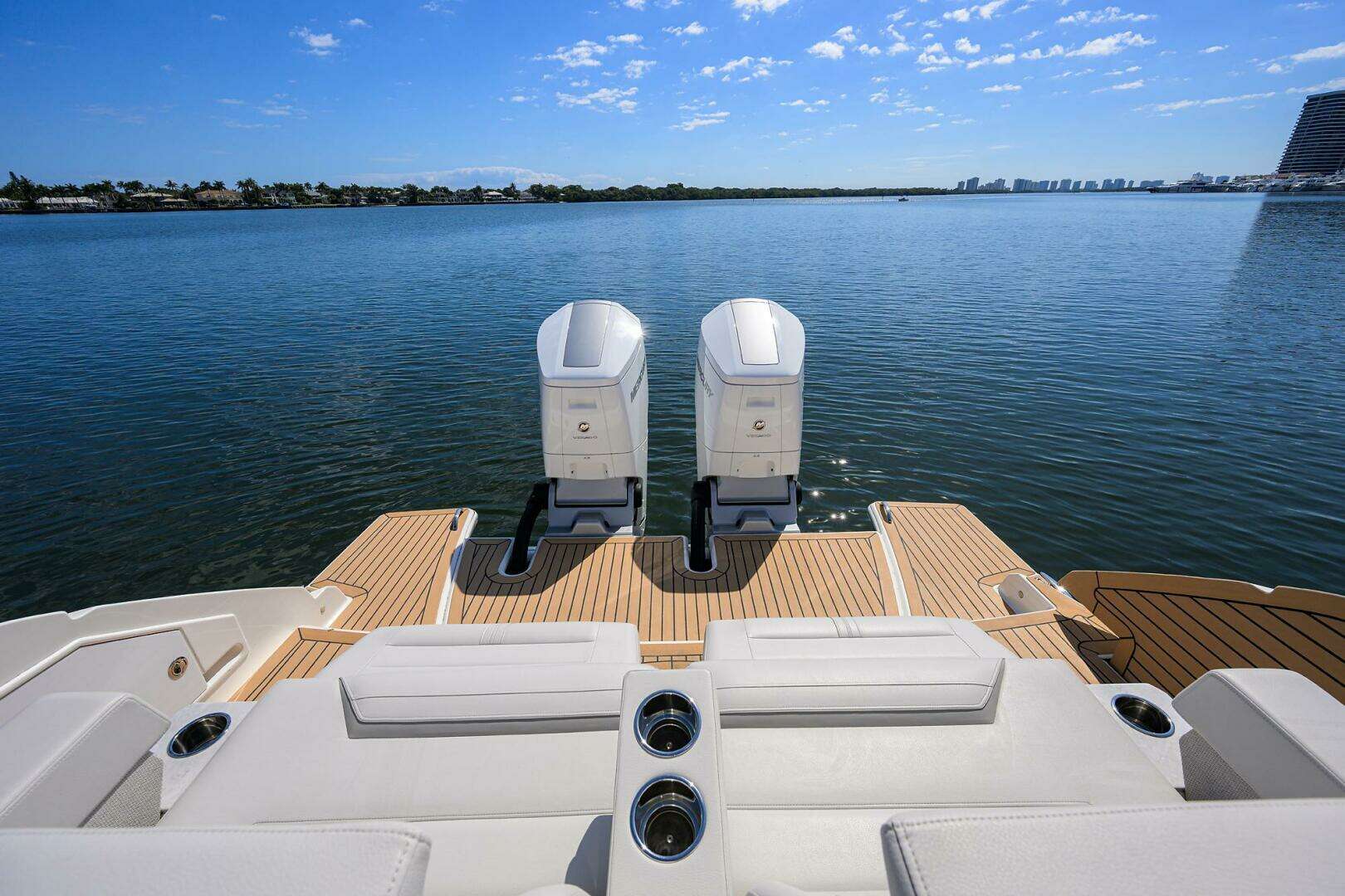 2022 Tiara Yachts 43 LE - Image 50