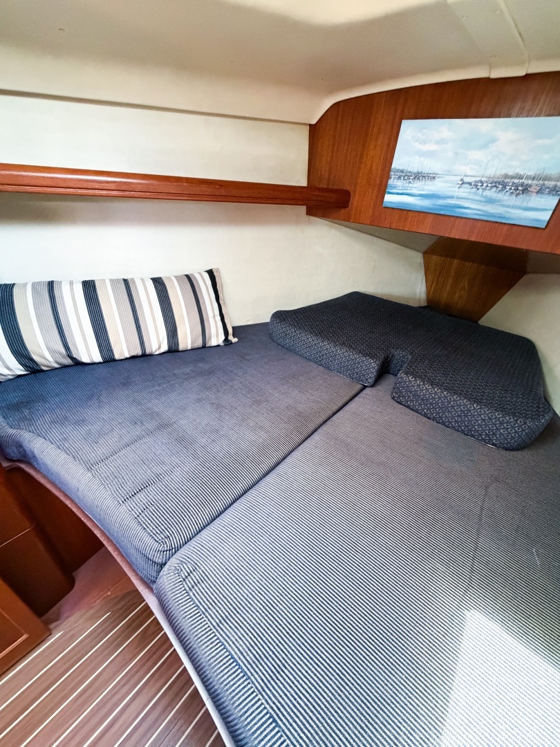 2005 Hunter 36 - Image 50
