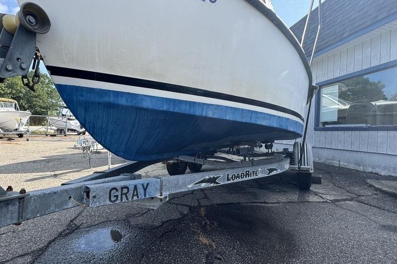 2001 ROS Boats 19 RUNABOUT on LoadRite trailer, parked outside a building.