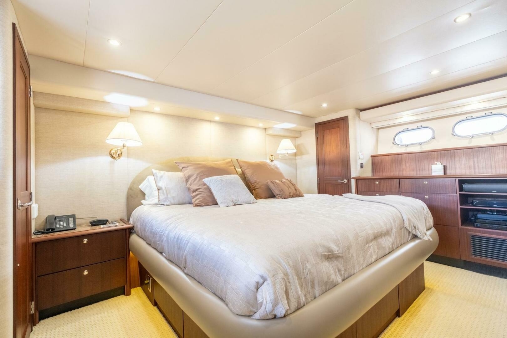 2009 Pacific Mariner 65 Motor Yacht - Image 45